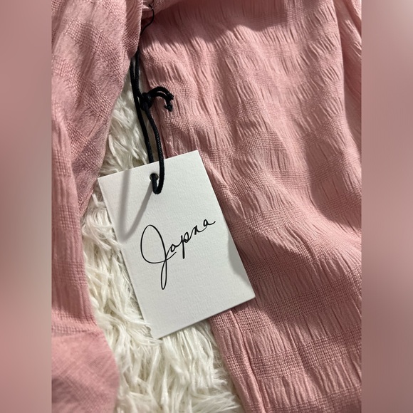 Brand: Japna.  cropped pink blouse. Small. New with tags - Picture 6 of 10